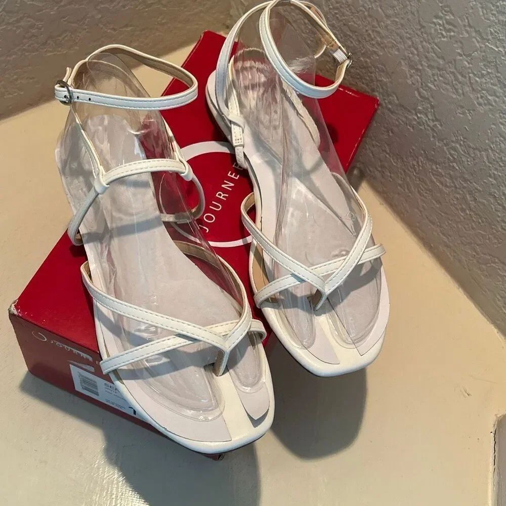 Journee Size 10 Serrisa Strappy Flat Sandals White Faux Leather across Cross NEW
